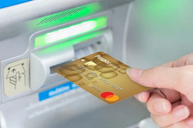 Cara Memasukan Kartu ATM BCA